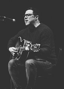 Damien Jurado-6 (16587099722) (cropped).jpg