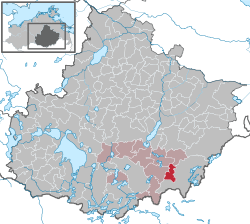 格吕诺在梅克伦堡湖区县的位置