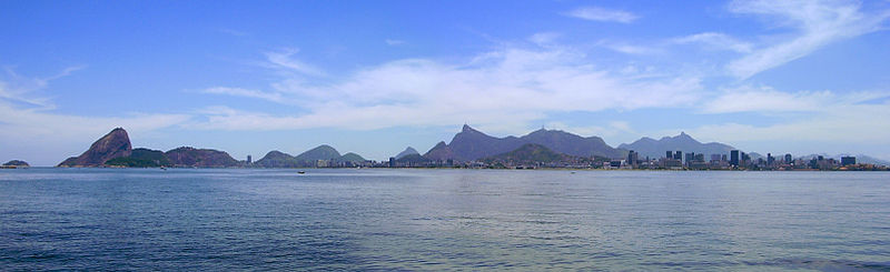 A redução da poluição na baía de Guanabara também está
 na lista de prioridades do PAC. Na foto, a cidade vista a partir da 
baía.