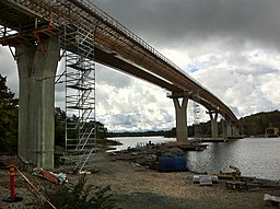 Bron mellan Söljeholmen och Lövö under byggnad 2010