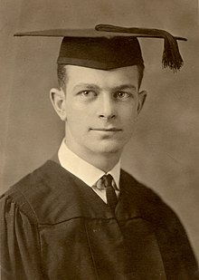 Graduation portrait of Linus Pauling wearing a mortarboard, 1922 LinusPaulingGraduation1922.jpg