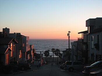 Houses close to the shore, Manhattan Beach, CA