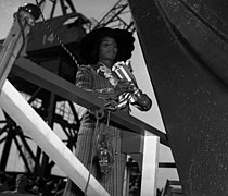 Певица Мариан Андерсон на церемонии «крещения» торгового судна, впервые названного в честь афроамериканца - Букера Т. Вашингтона.