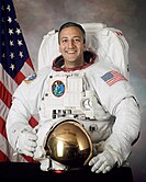Astronaut and engineer Mike Massimino, PhD 1992 (MIT Department of Mechanical Engineering)