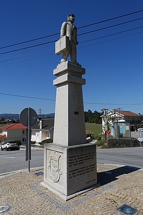 Monumento ao Emigrante