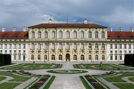 Palacio Nuevo de Schleissheim (1701-1726), de Zuccalli acabado desde 1719 por Joseph Effner, encargado de las fachadas y la decoración interior