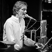 Giørtz performing in 2018