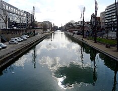 Canal Saint-Martinin alkupää Place de la Bataille-de-Stalingradilta katsottuna.