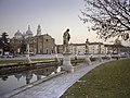 Basilica de Santa Justina vista do Prato della Valle.