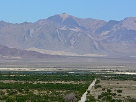 Pyramid Peak de Ash Meadows 1.jpg