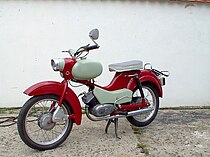 De Spatz (mus) kwam in 1964 als "Moped" op de markt, maar in hetzelfde jaar verscheen deze SR4-1K "Mokick" met vaste voetsteunen en kickstarter