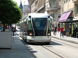 tramway descendant la rue Saint-Jean