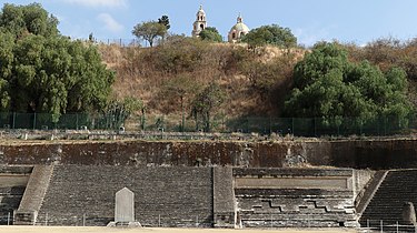 Kirche und Ausgrabungen