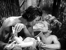 Vänster: föräldralös hittar förälder (Tarzans pojke, 1939). Höger: Ställe att hitta nya föräldrar på (Grönkulla, Prince Edward Island).