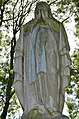 Statue de la vierge au sommet de la motte.