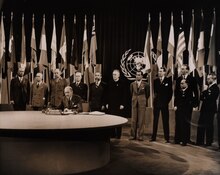 The United Nations was created in San Francisco in 1945, when the United Nations Charter was signed at the San Francisco Conference. Alexander Loudon, de Nederlandse ambassadeur in de Verenigde Staten, ondertekent in aanwezigheid van Charles Olke (II) van der Plas en andere leden van de Nederlandse delegatie het handvast van de Uni, KITLV 403000.tiff