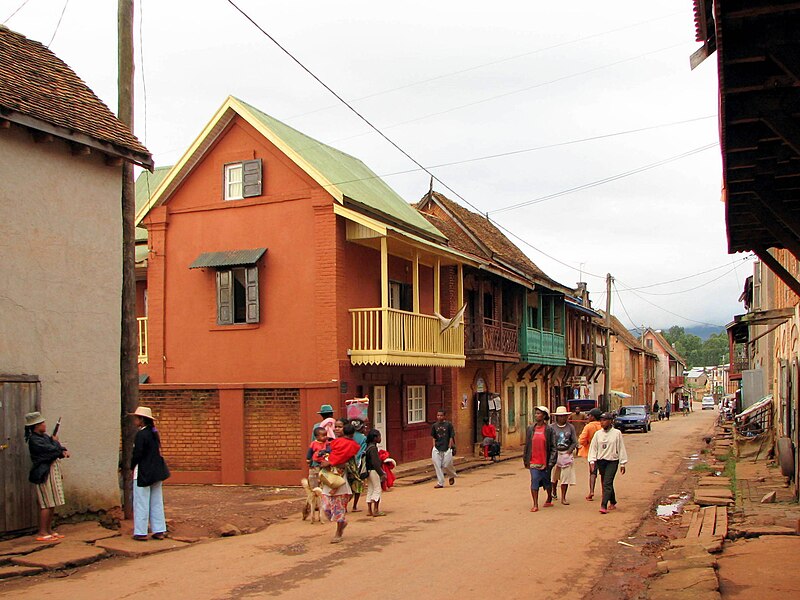 File:Ambalavao - rue principale01.JPG