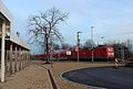 Ein Personenzug, gezogen von einer BR 112, zur Abfahrt bereit als RB 31 nach Dresden Hbf über die Bahnstrecke Elsterwerda–Elsterwerda-Biehla