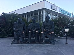 Памятник лидерам «большой тройки» в Ялте