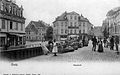 Heutiger Puschkinplatz in Greiz vor 1903. Links zwischen Geländer und Mauer fließt die Gräßlitz.