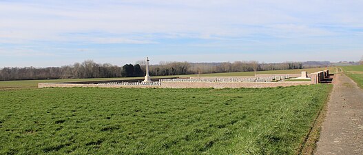 Vue du cimetière depuis la ferme d'Hem.