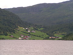 Holsavatnet-Nyddalen-Norway.jpg