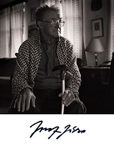 Josef Jíra v roce 1999 a jeho podpis