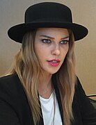 Lauren German jwe kòm Chloe Decker.