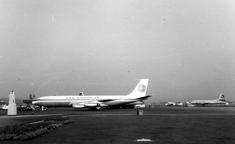 File:London Airport 1960.jpg