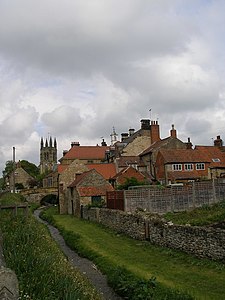 Zicht op Helmsley en de waterloop Borough Beck