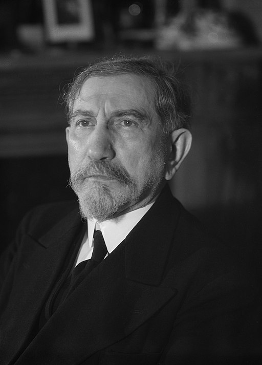 Maurras Harcourt 1937.jpg