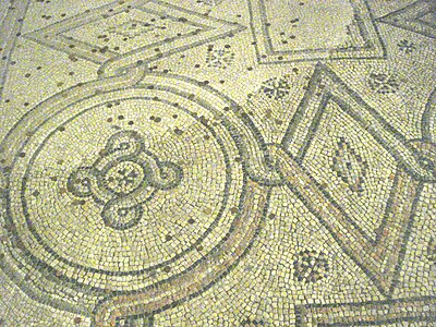 Мозаичный пол в северо-восточном углу базилики