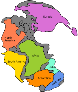 Bangea ama Pangea waa magac (Af-Ingiriis ee qarniya hore ah) waxaa laga wadaa aduunka oo dhan. 370 ilaa 245 miliyan oo sano ka hor, pangea waxay markeedii hore ahaan jiray hal qaarad, inta ayna kala durqin waqti laga joogo 200 oo miliyan oo sano.