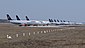 Geparkte Flugzeuge auf der Landebahn am Frankfurt Airport