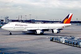 Philippine Airlines Boeing 747-283B (M); EI-BWF, December 1988 (5669249917).jpg
