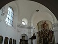 Interiér kostela sv. Vojtěcha v Počaplech