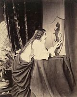 Elaine, Lady of Shalott, dívající se na Lancelotův štít, 1859