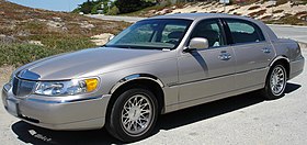 2000LincolnTownCar.jpg