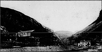 Station d'arrivée du câble à l'Hospitalet et estacades de minerai. Vue pendant la construction en 1928.