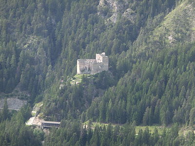 Blick vom Crap Furo nach Nordwesten zur Burg Belfort.