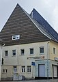 Wohnhaus in halboffener Bebauung und Ecklage sowie Hinterhaus