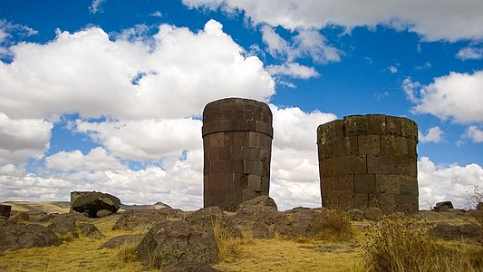 Chullpas Inka en Sillustani, Puno Por Milawoho Licencia: CC-BY-SA-4.0