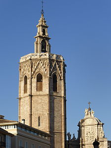 Torre de la catedral de Valencia, conocida como El Miguelete, o Micalet, de estilo gótico levantino.