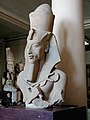 Akhenaten, nato come Amenhotep IV, figlio della regina Tiye. Rifiutò l'antica religione egizia e tentò di imporre Aton come divinità suprema.