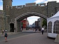 La porte Saint-Jean, l’une des trois portes permettant d’accéder au quartier historique à travers les fortifications