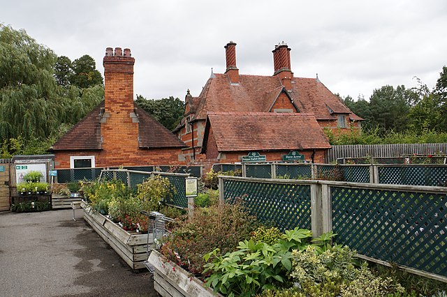 Grosvenor Garden Centre cc-by-sa/2.0 - © Bill Boaden - geograph.org.uk/p/5877670