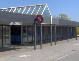 Hundige Station Denmark south entrance.png