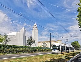 Citadis 302 tram op lijn 6 bij de grande mosquée de Lyon