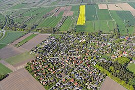Luchtfoto van Agathenburg (2012)