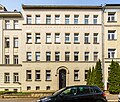 Mietshaus in geschlossener Bebauung mit Vorgarten